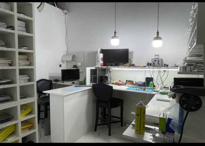 Electronic store - Mobiles and laptops