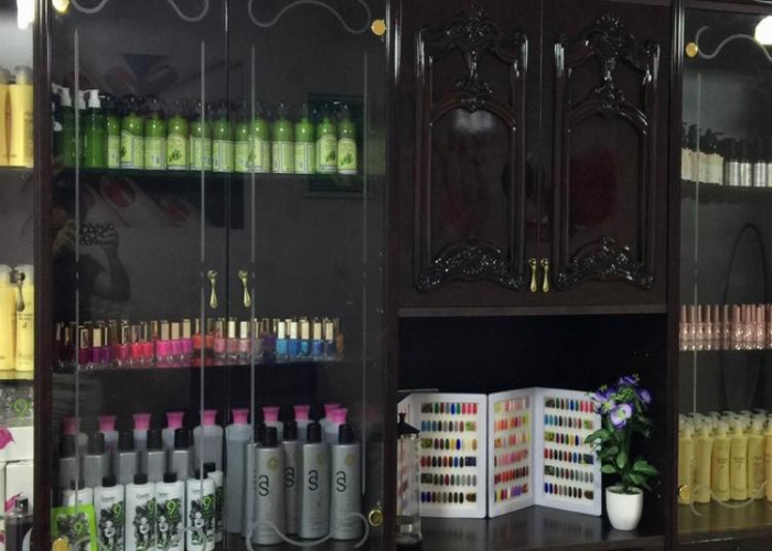 Ladies Beauty saloon for Sale
